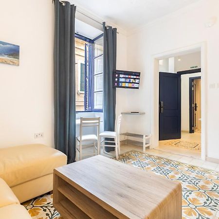 A Studio Apartment In Malta'S Capital วัลเลตตา ภายนอก รูปภาพ